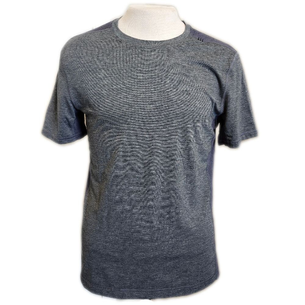 Lululemon heathered gray two tone short sleeved tee t-shirt, fits like M
